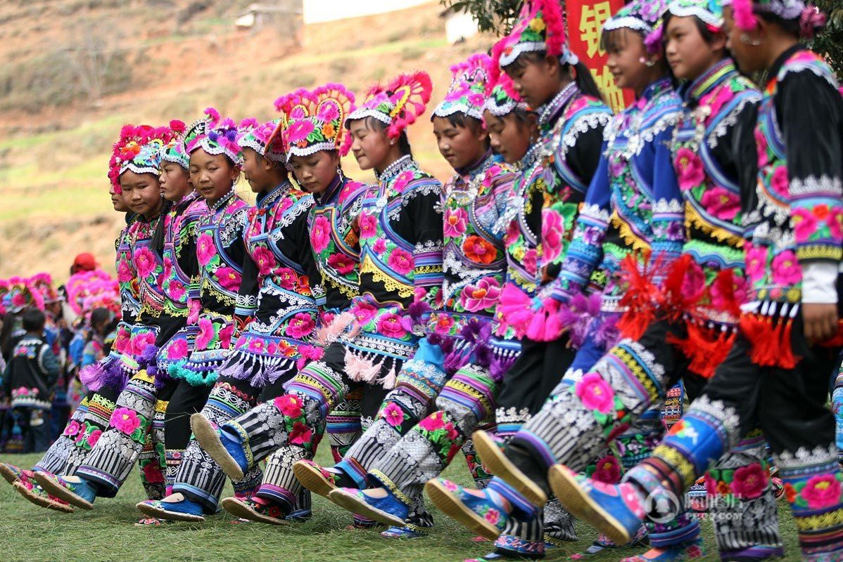 千年続く、民族衣装ファッションショー開幕 | 中華圏での番組・撮影 