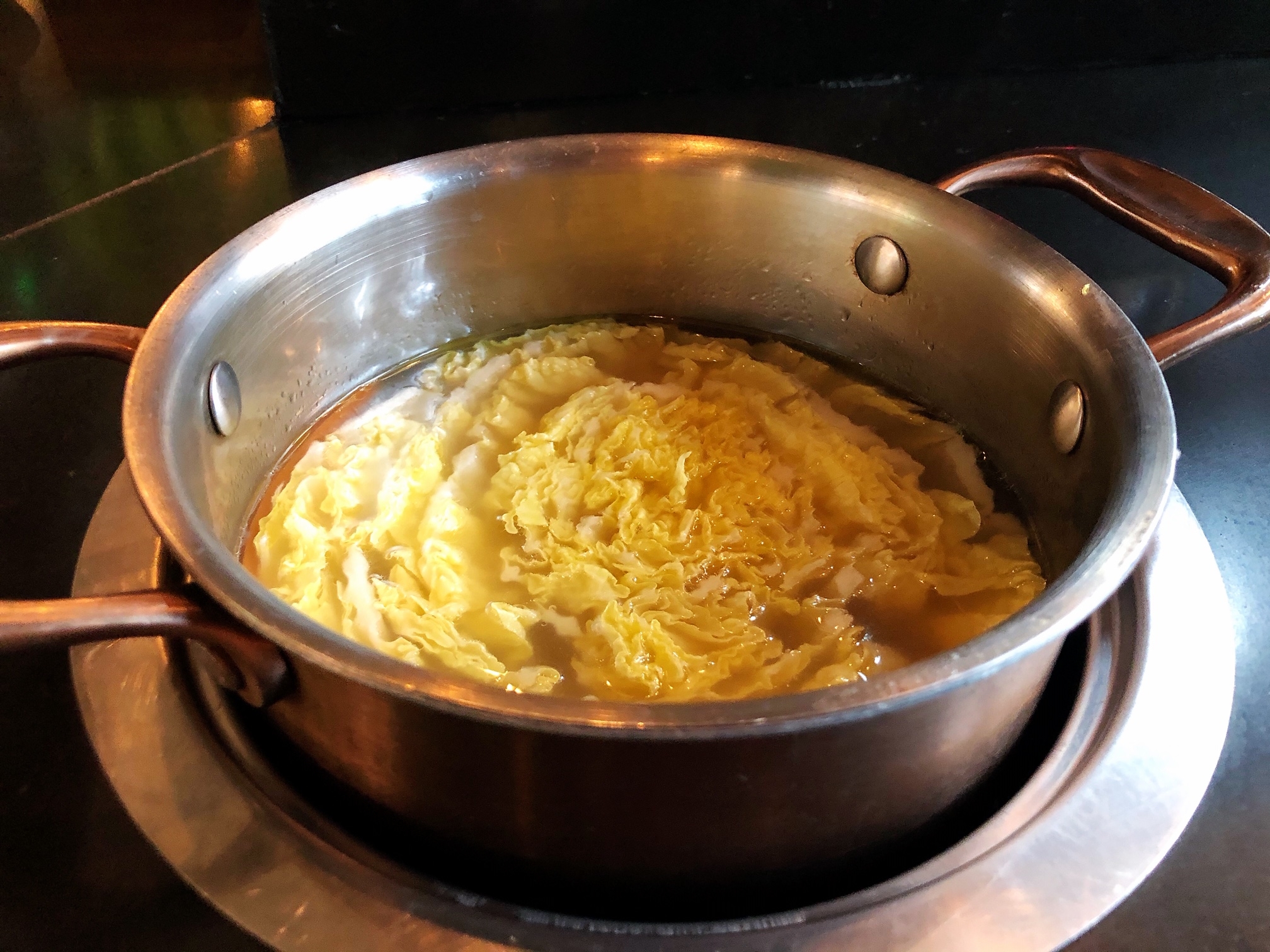 上海・ランチセットの火鍋スープ