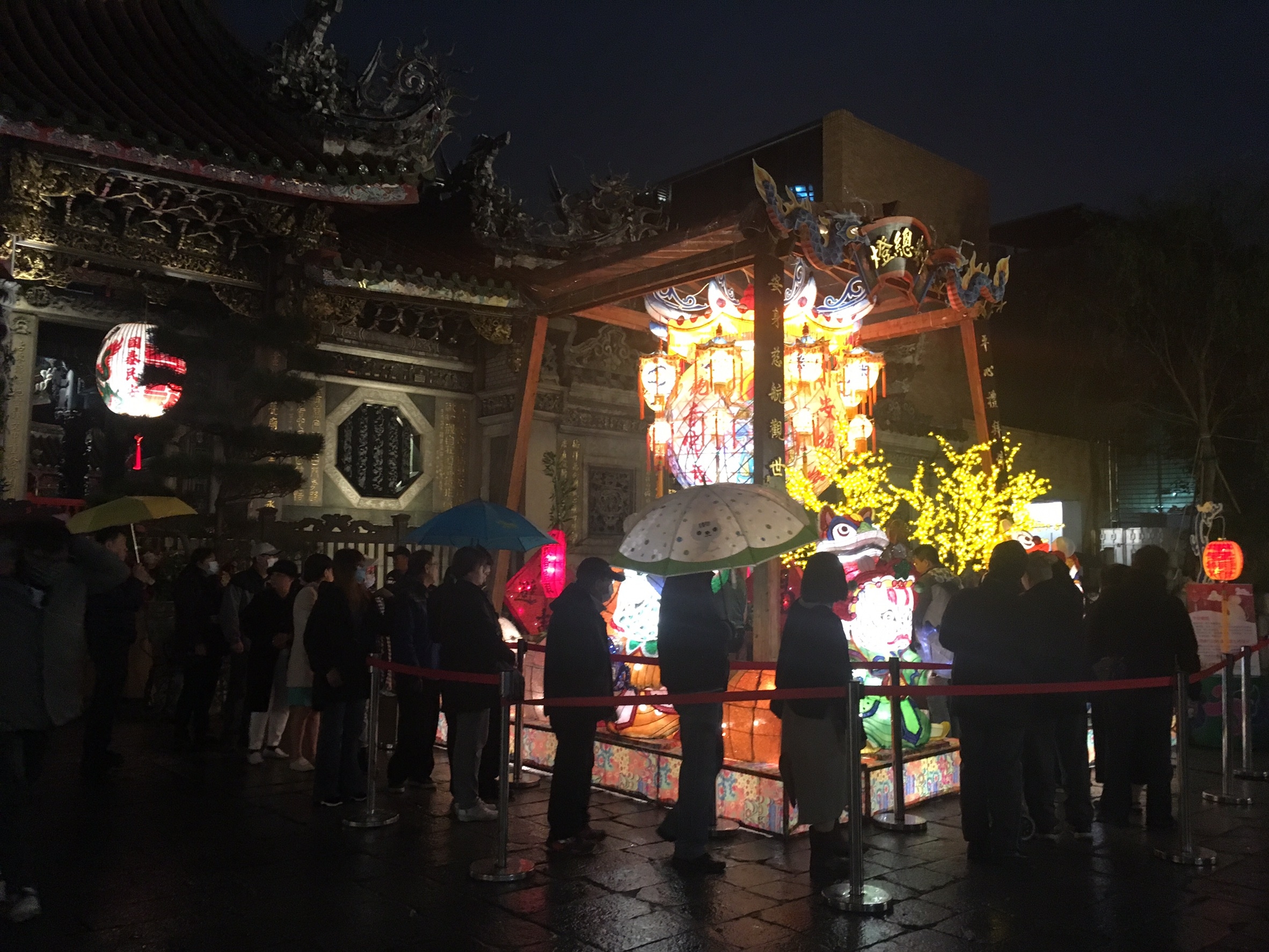 台北で最も古い寺「龍山寺」の旧正月の様子