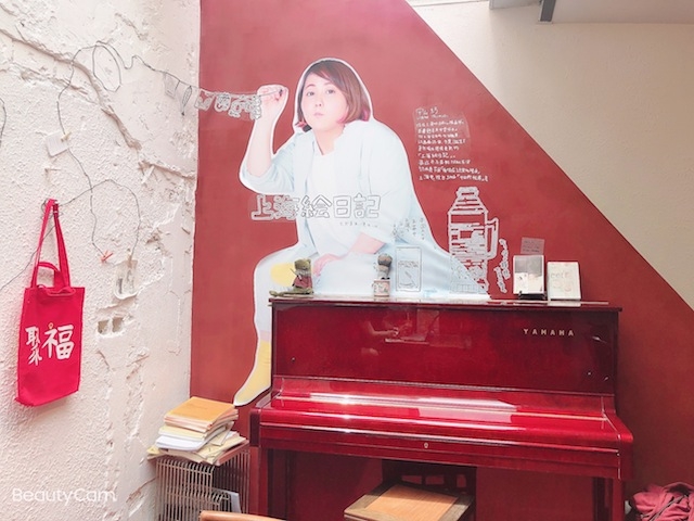 上海・宇山さんの作品展開催のカフェは地元人気店