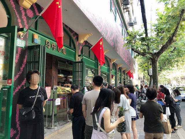 上海・通りにも人があふれる