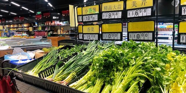 上海・スーパーの野菜の種類も少なめ