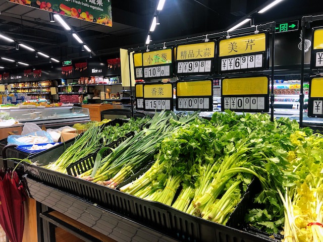上海・スーパーの野菜の種類も少なめ
