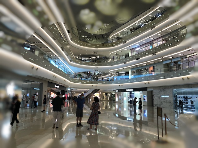 上海・解除後の市内ショッピングモールの様子